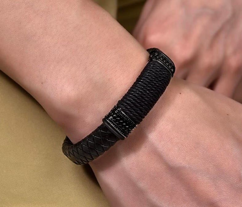 Vyriška apyrankė B22, juoda A17