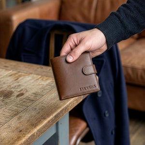 Vyriška vertikali odinė piniginė su RFID STEVENS, ruda D40032