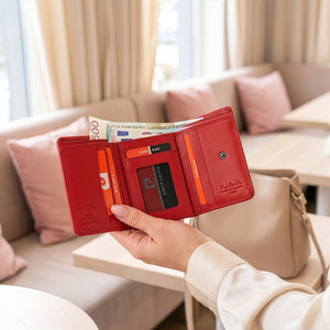 Kompaktiška moteriška odinė piniginė su RFID Pierre Cardin, raudona D40334