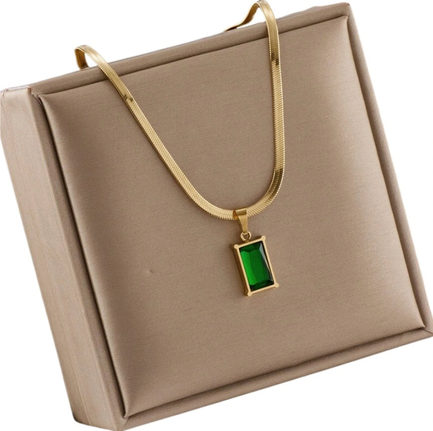 Auksinė grandinėlė žmijutė su žaliu akmeniu, chirurginis plienas