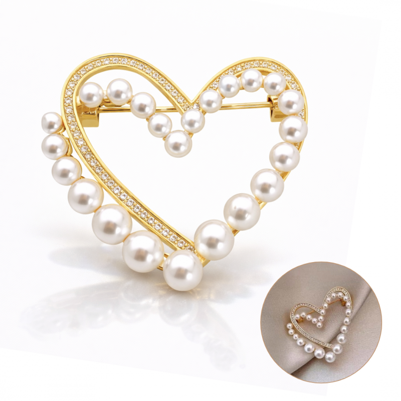Dekoratyvinė sagė „Dviguba auksinė širdis“ su cirkoniais ir perlais