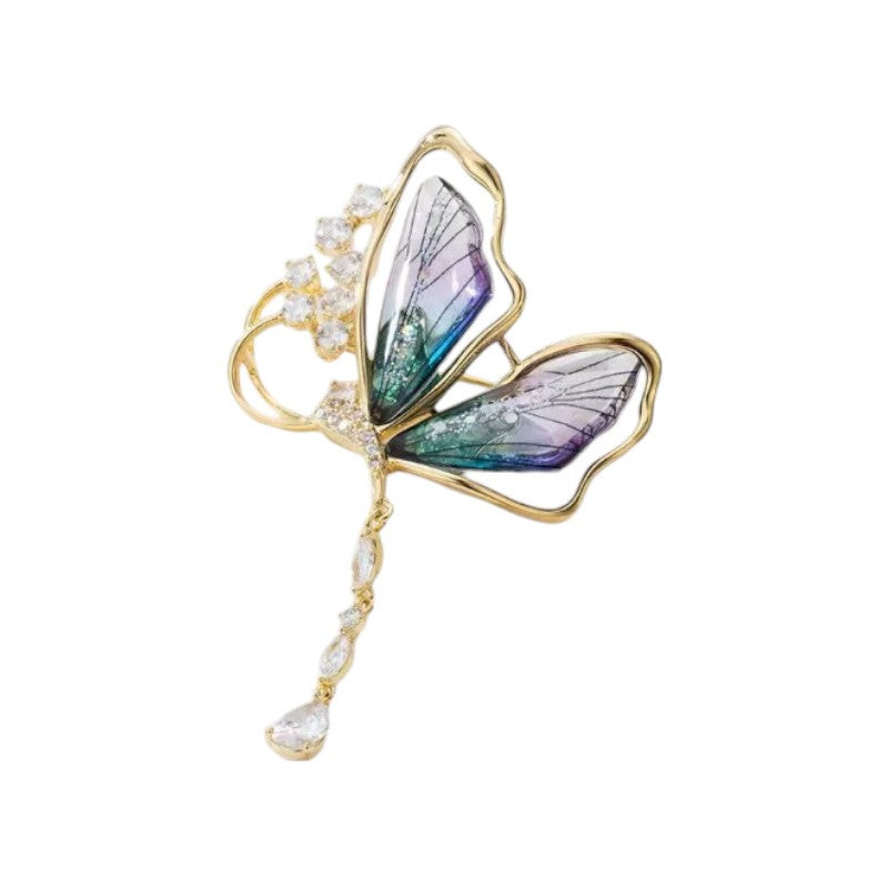 Dekoratyvinė drugelio sagė su cirkonio akutėmis BZ209