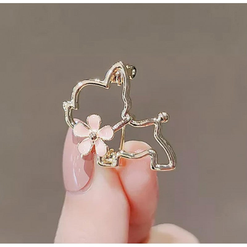 Dekoratyvinė emaliuota sagė „Šuo su gėle“ (BZ210)