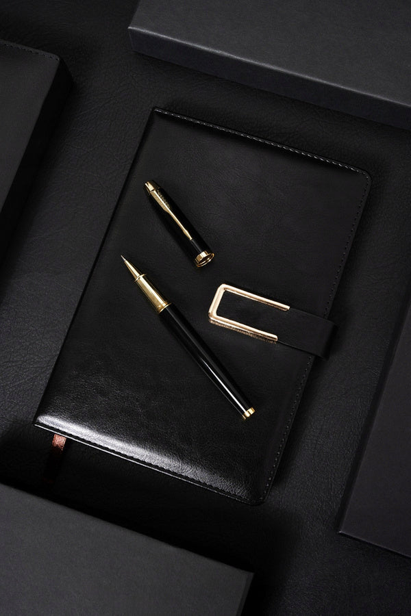 Dovanų rinkinys: juodas A5 bloknotas ir rašiklis su juodu užpildu - Peterson