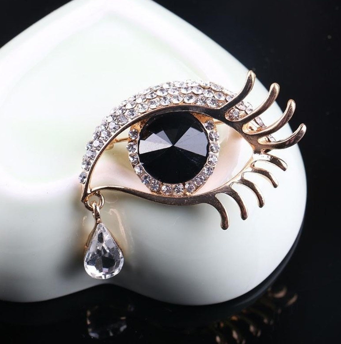 Elegantiška auksinė angelo akies sagė