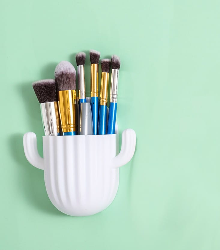 Makiažo šepetėlių dėtuvė T154