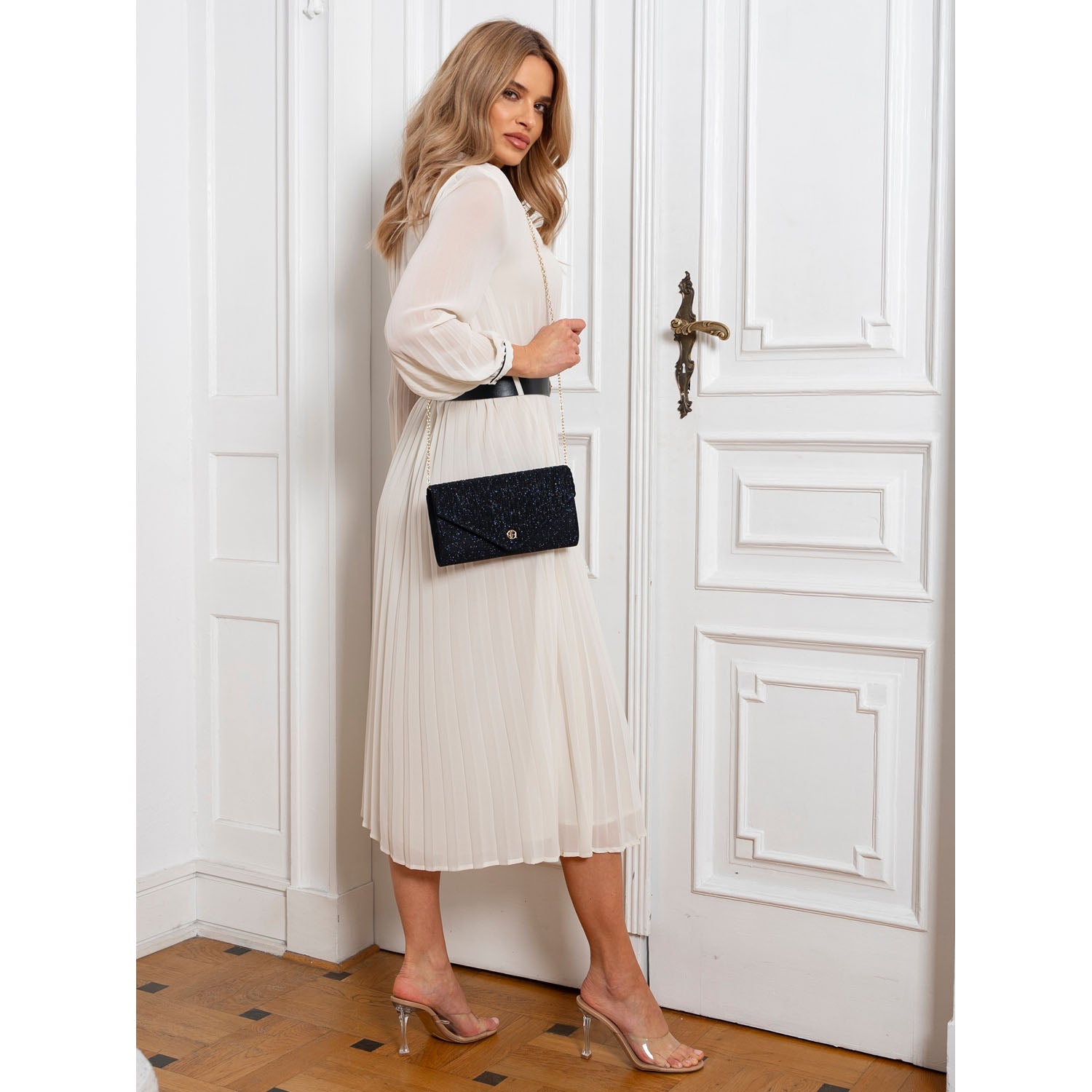 Moteriška delninė, mėlyna, su grandinėle R574