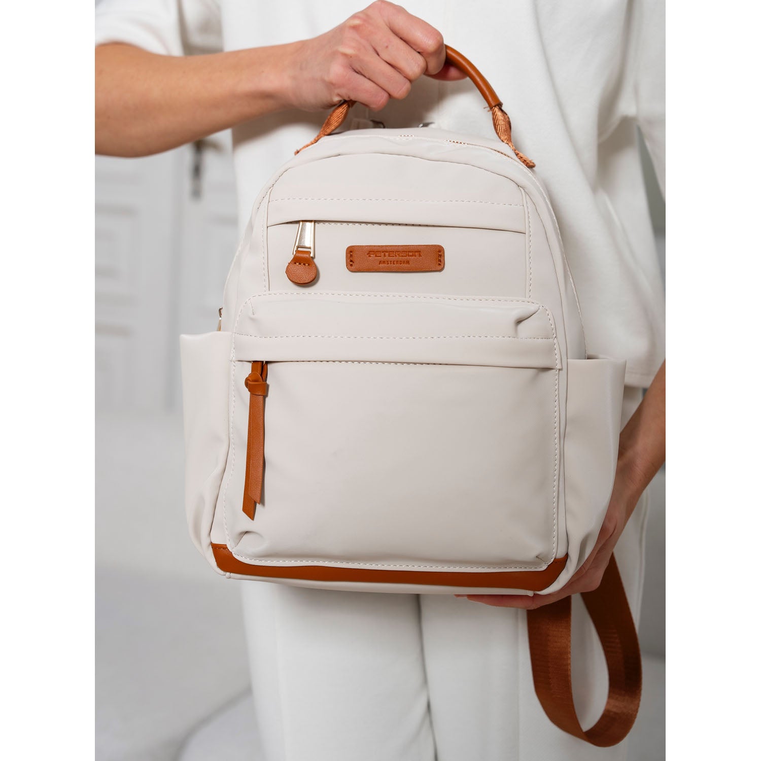 Moteriška miesto kuprinė Peterson, smėlio, nailonas ir dirbtinė oda