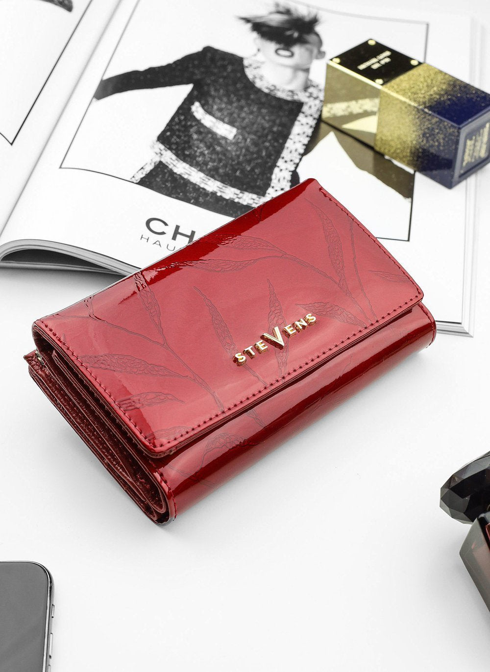 Moteriška odinė piniginė STEVENS lakuota, raudonos spalvos D1882