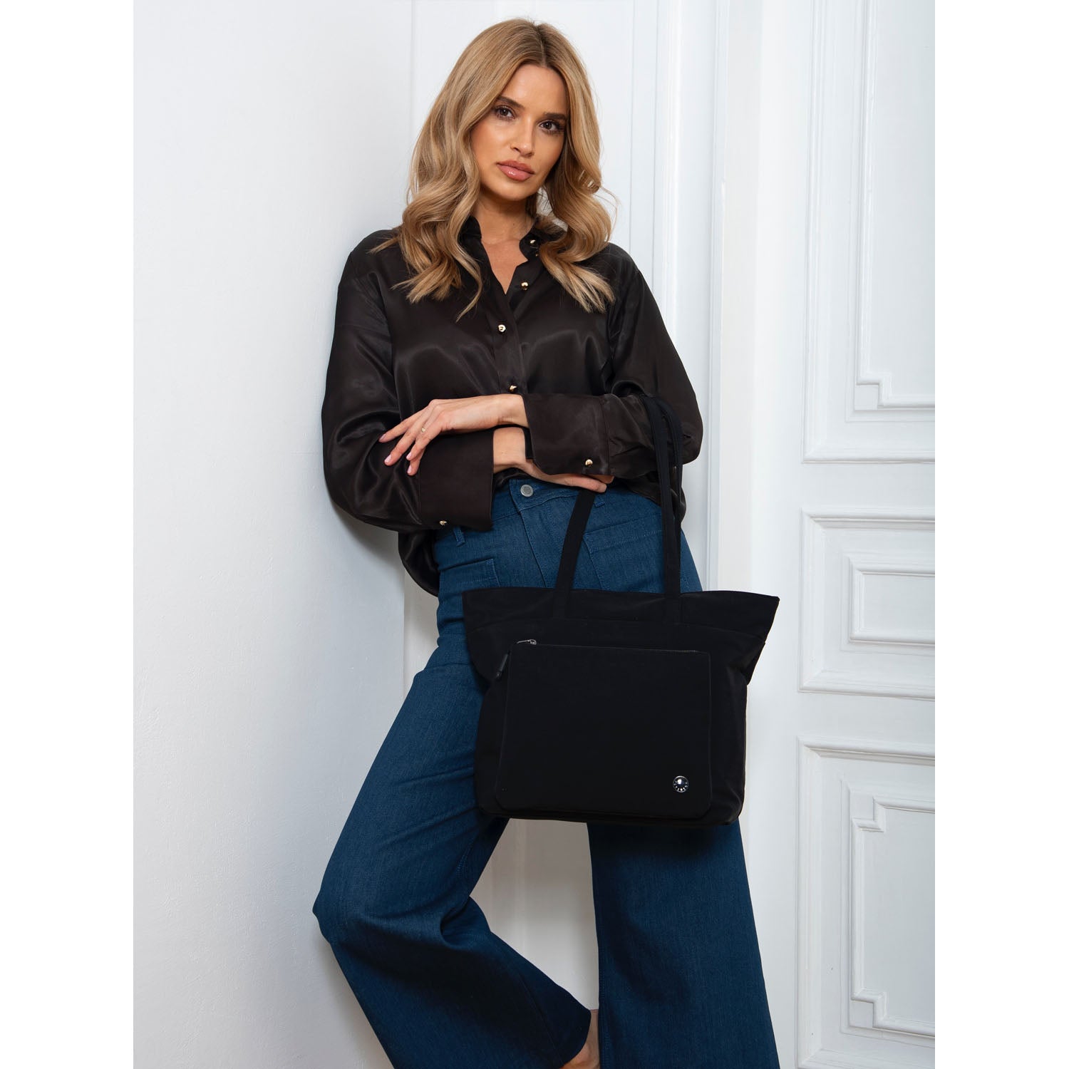 Moteriška pirkinių rankinė, juoda, poliesteris R541