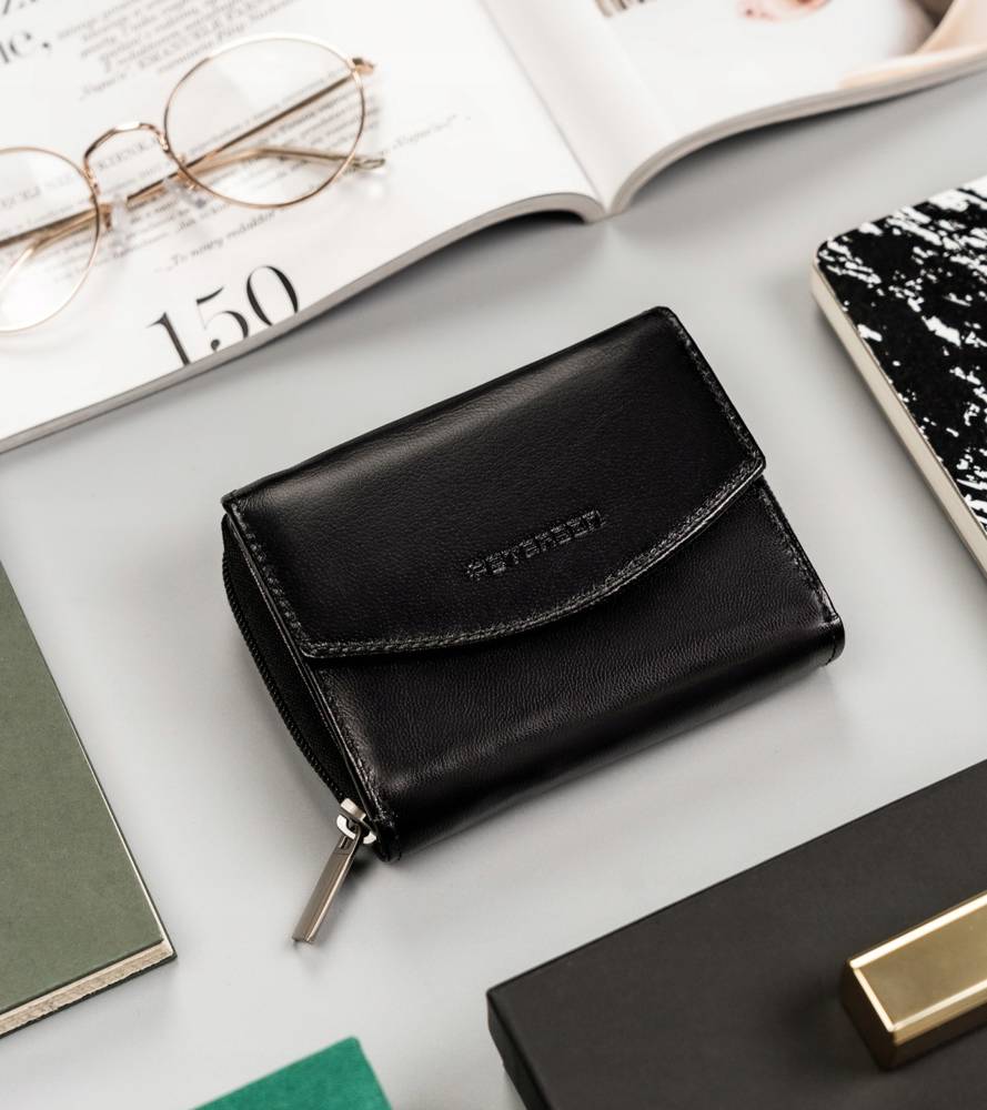 Natūralios odos piniginė moterims Peterson L42 D1409