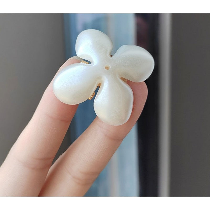 Dekoratyvinė prisiuvama arba priklijuojama sagė gėlė su perlais (BZ174)