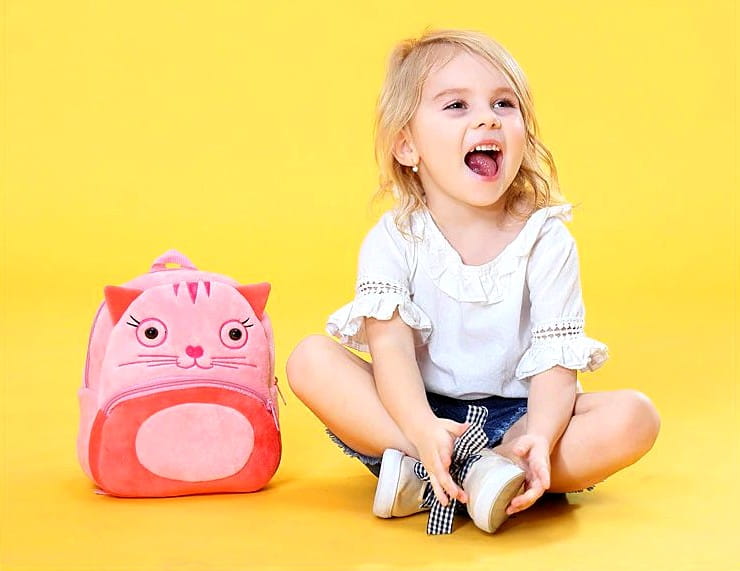 Pliušinė kuprinė - katytė S35