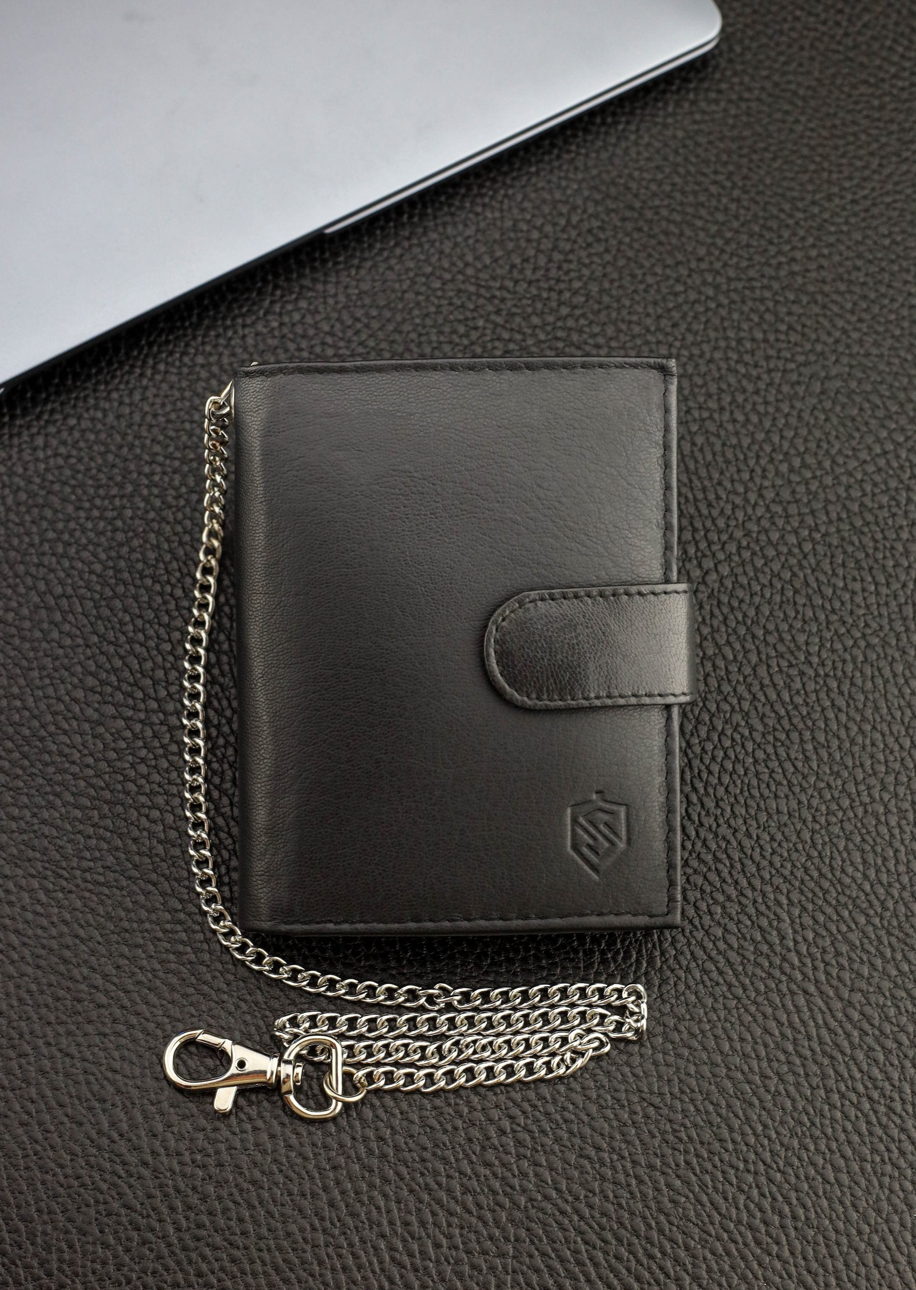 Juoda vyriška piniginė STEVENS su grandine S1083