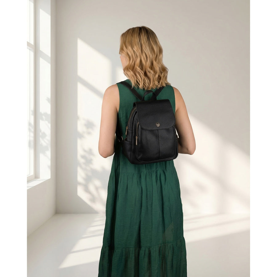 Peterson moteriška miesto kuprinė su atvartu, juoda, iš ekologiškos odos D94