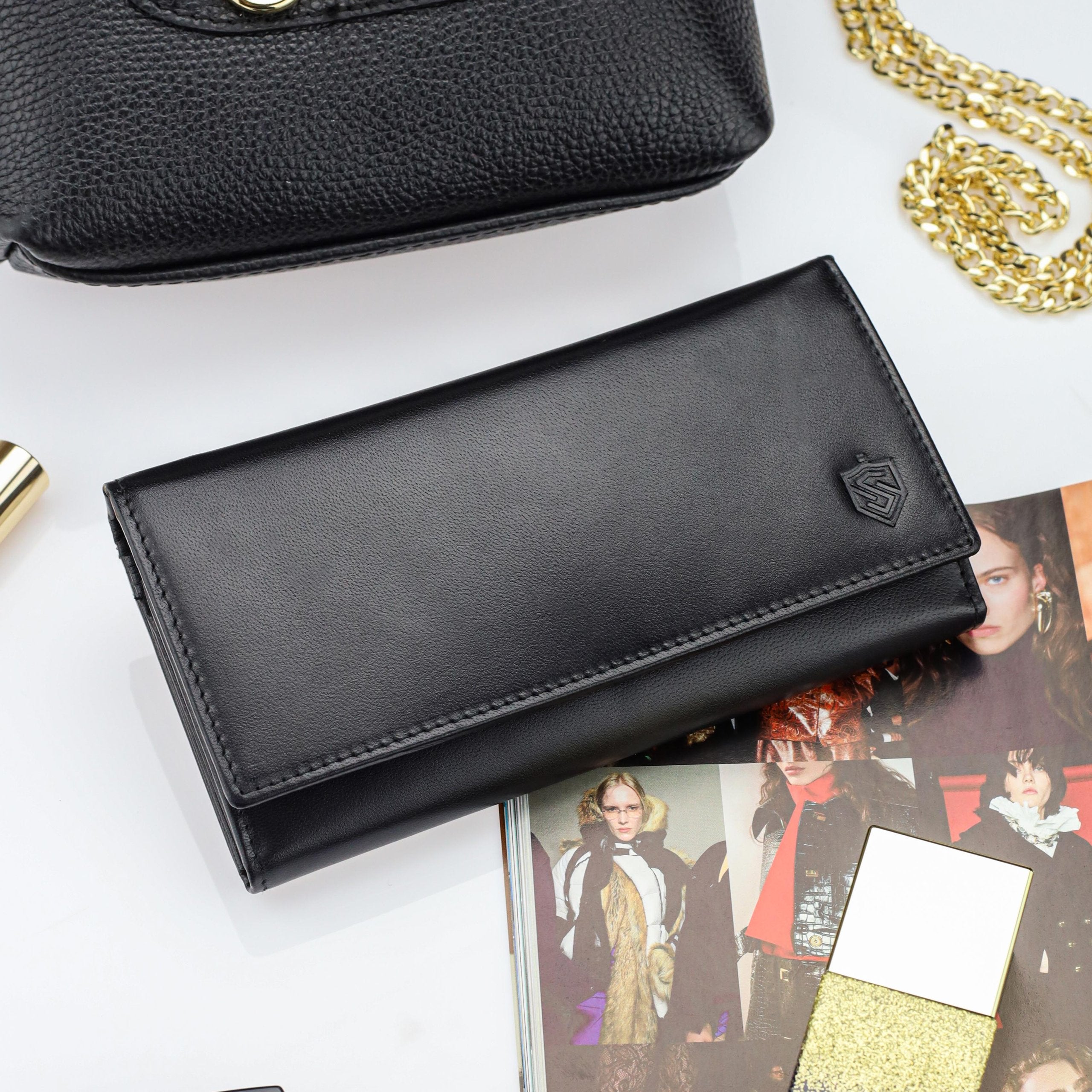 Moteriška piniginė STEVENS, juoda D1683