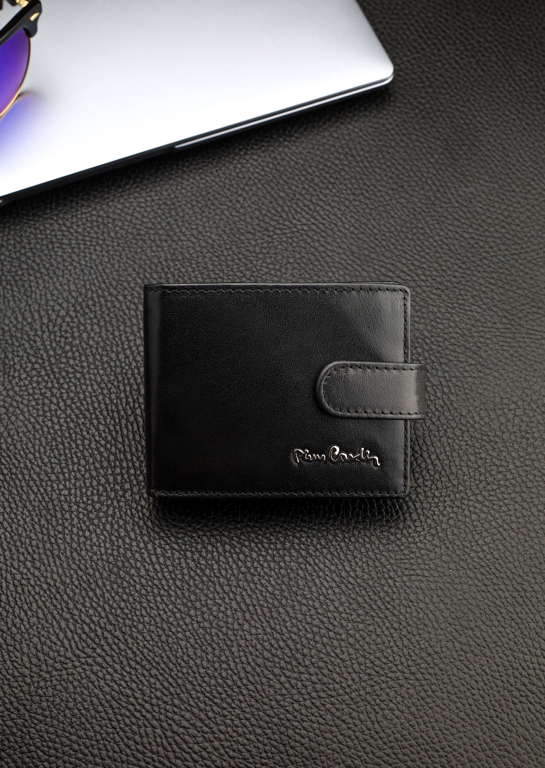 Dovanų rinkinys vyrams: odinė piniginė Pierre Cardin RFID ir diržas STEVENS A323206 N526