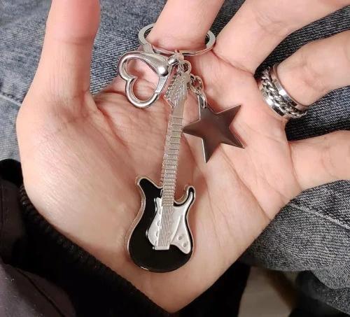 Raktų pakabukas gitara S14