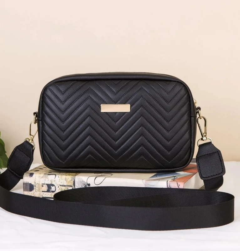 Rankinė moterims N3, juoda R246