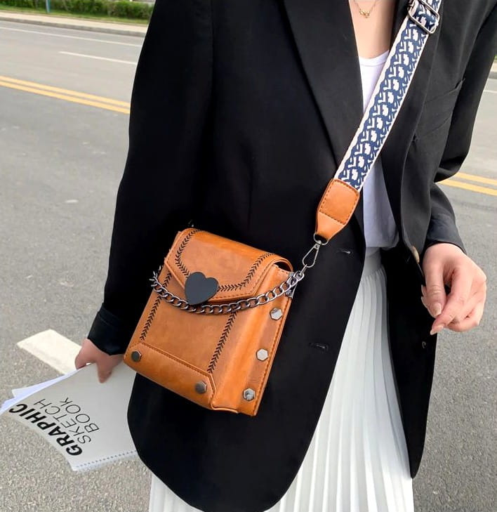 Rankinė moterims N40 R243