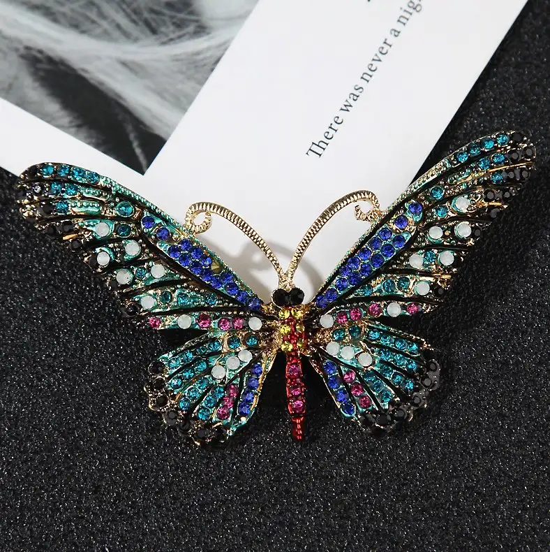 Spalvinga drugelio sagė su cirkoniais