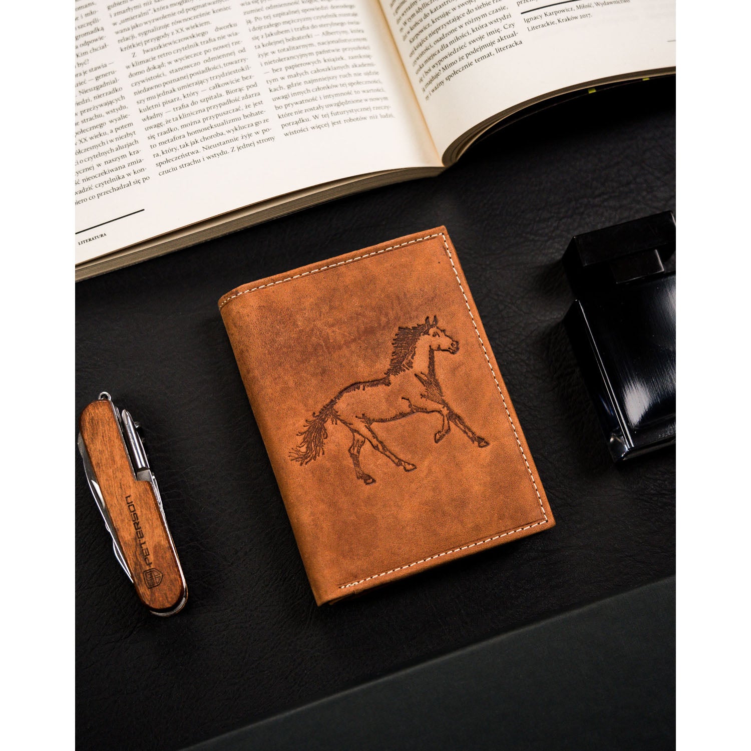 Vyriška odinė piniginė, ruda, su arklio įspaudu S147