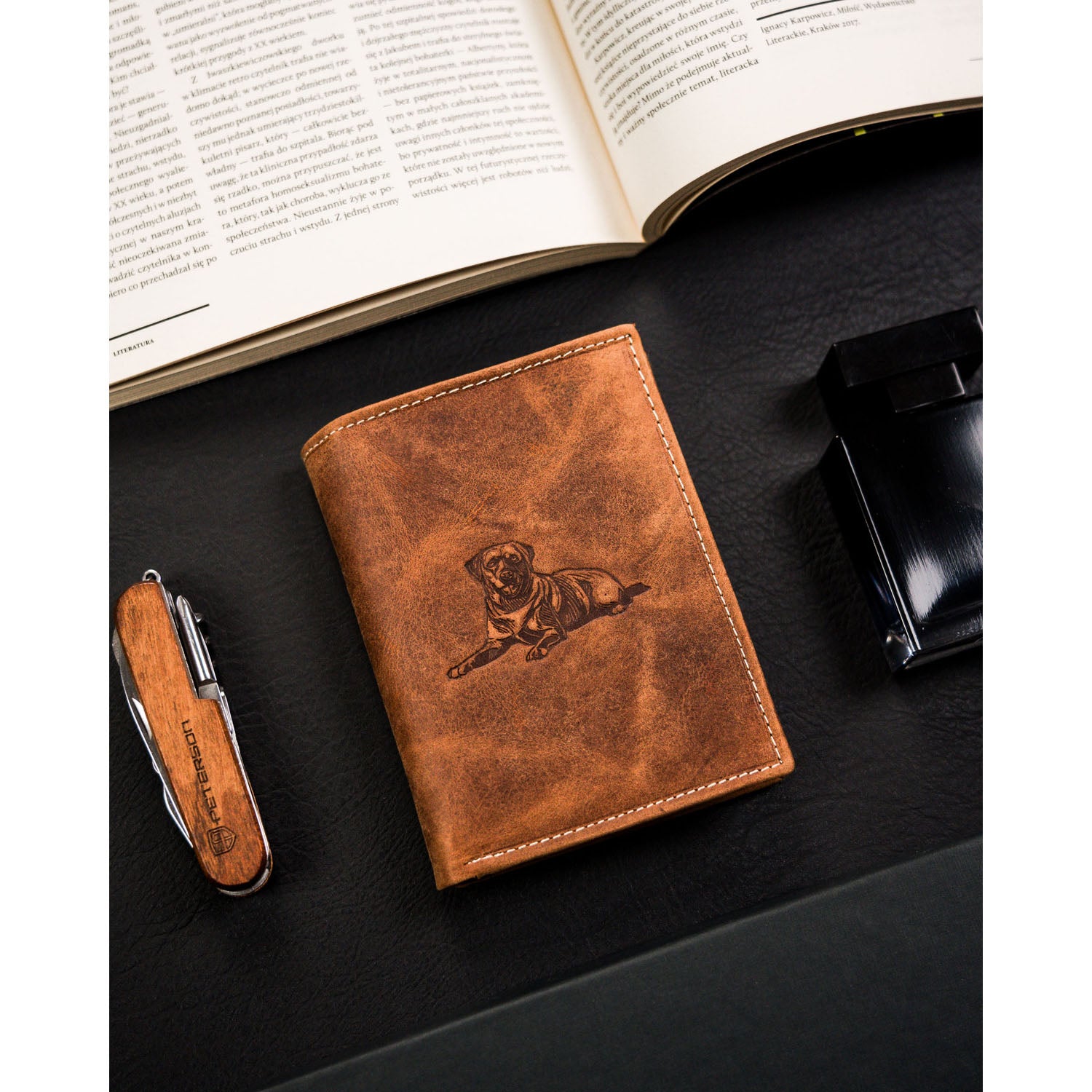 Vyriška odinė piniginė, ruda, su šuns įspaudu S145