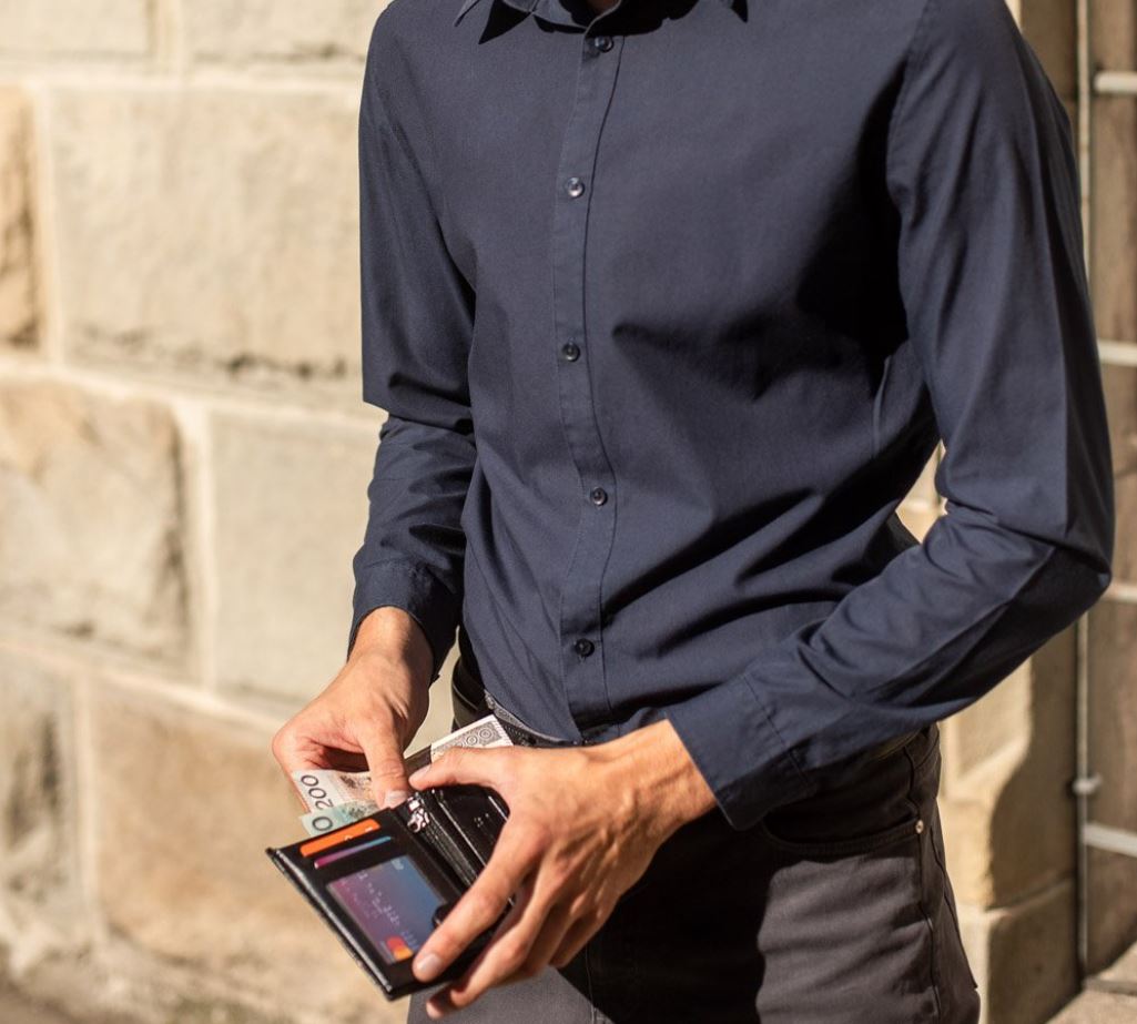 Vyriška odinė piniginė STEVENS su RFID apsauga juodos spalvos S196