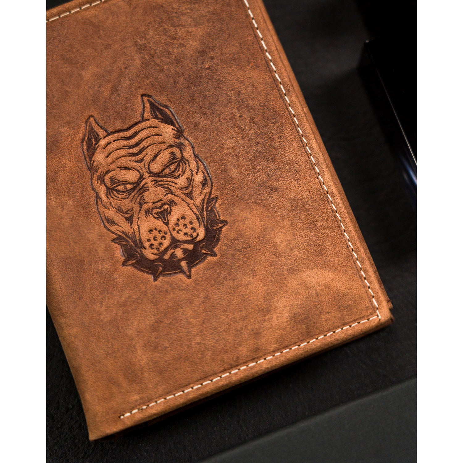 Vyriška odinė piniginė su šuns galvos įspaudu S159