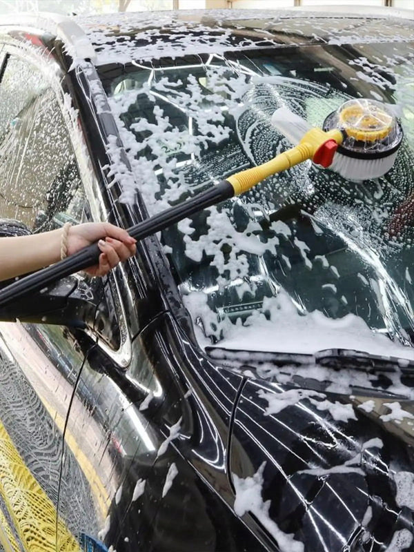 Automobilio šepetys, suktukas su skysčio dozatoriumi ir 5m žarna