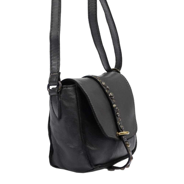 Moteriška natūralios odos juoda crossbody rankinė su dekoratyvia rankena VS 002