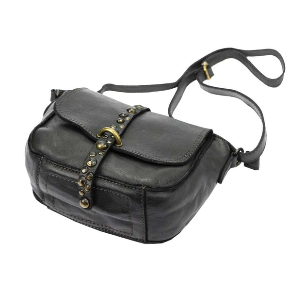 Moteriška natūralios odos juoda crossbody rankinė su dekoratyvia rankena VS 002