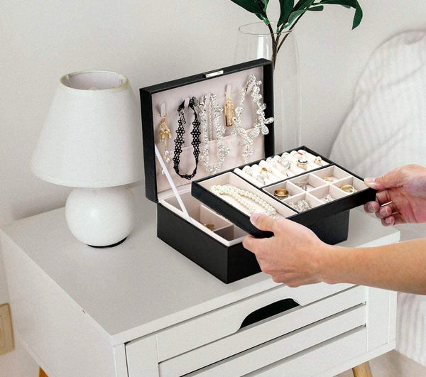 PAPUOŠALŲ DĖŽUTĖ T32 N44