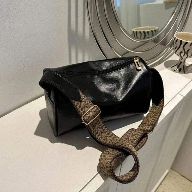 Rankinė moterims R12 juoda R225