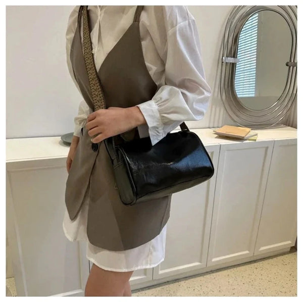Rankinė moterims R12 juoda R225