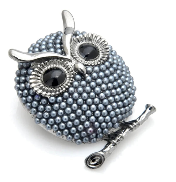 Elegantiška Perlinė Sagė „Pelėda“ – Išminties ir Stiliaus Simbolis