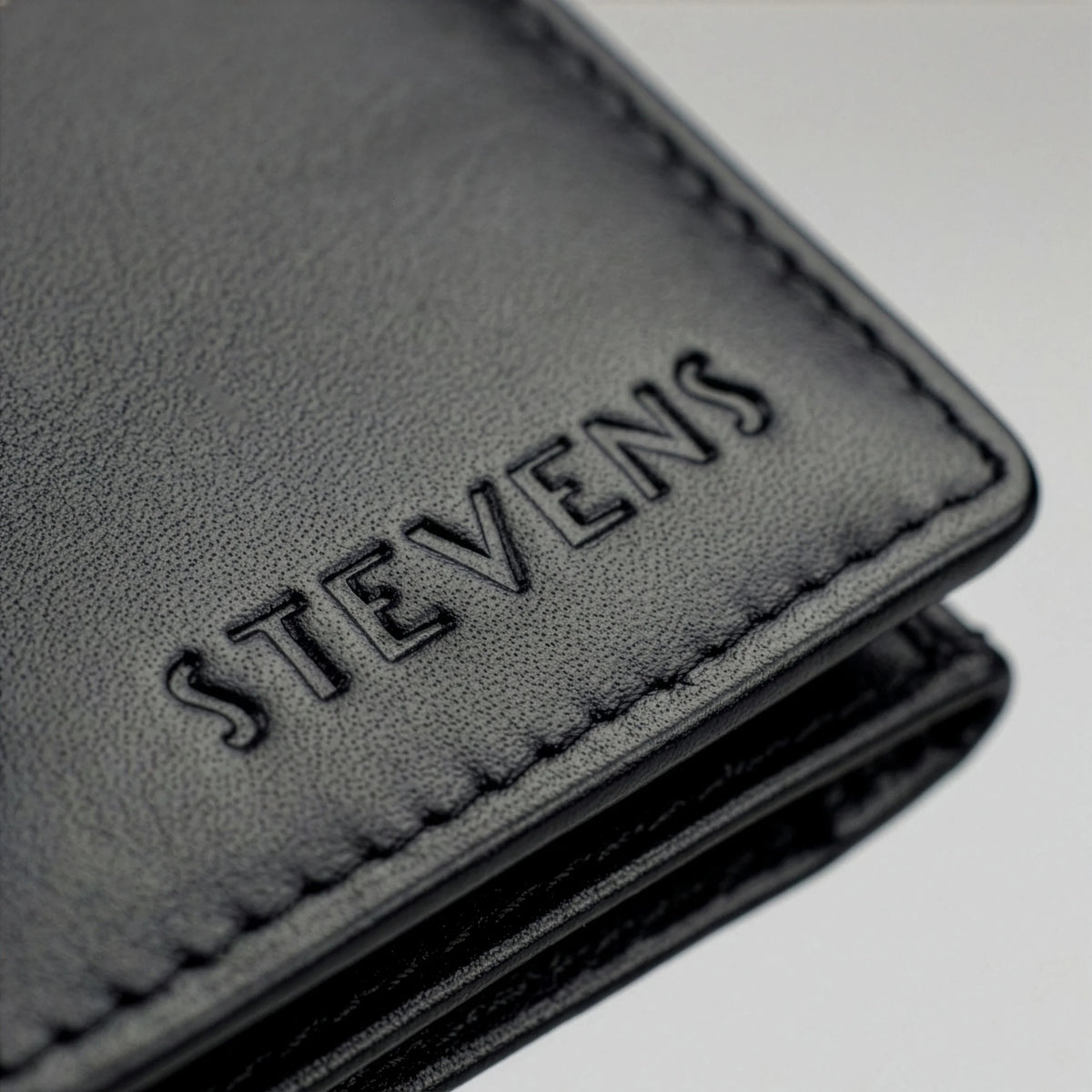 Juodas odinis RFID dėklas kortelėms ir automobilio registracijos liudijimui STEVENS D40040
