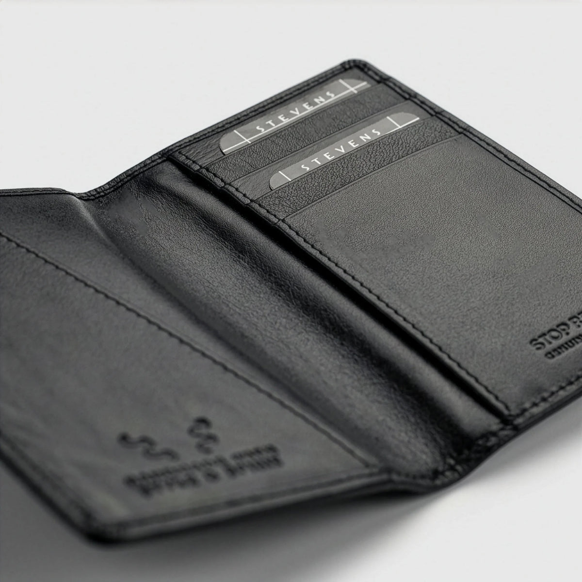 Odinis paso ir dokumentų dėklas su RFID STEVENS, juodas D40041