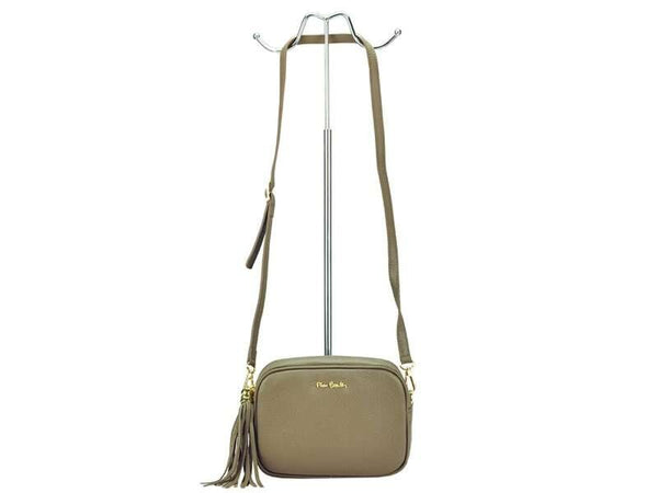 Moteriška odinė rankinė Pierre Cardin FRZ 1501, smėlio spalvos, su auksinės spalvos detalėmis