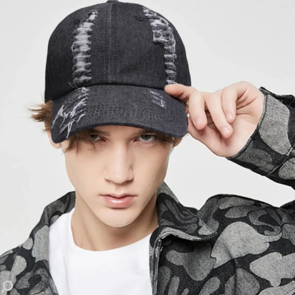 Universali kepurė su snapeliu D2, juoda N252