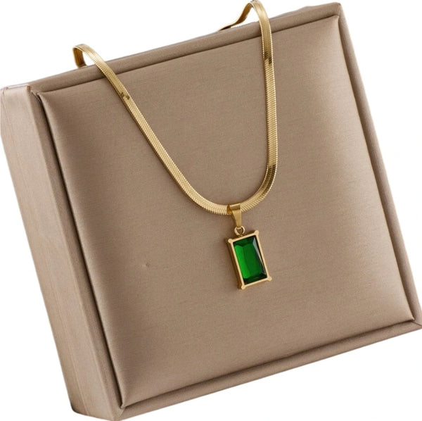 Auksinė grandinėlė žmijutė su žaliu akmeniu, chirurginis plienas