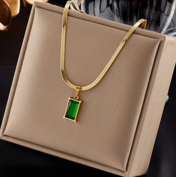 Auksinė grandinėlė žmijutė su žaliu akmeniu, chirurginis plienas