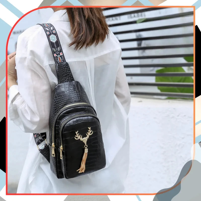 Moteriška rankinė per petį, juoda R501