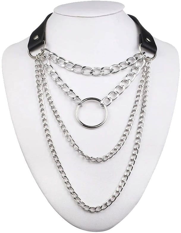 Juodas odinis chokeris su grandinėmis