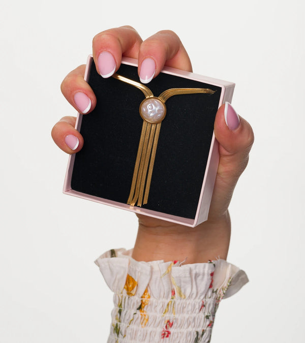 Ilgas auksinės spalvos kaklo papuošalas iš chirurginio plieno