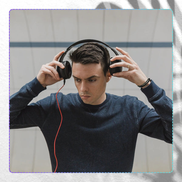 Vyriška apyrankė – juoda oda ir žali akmenys