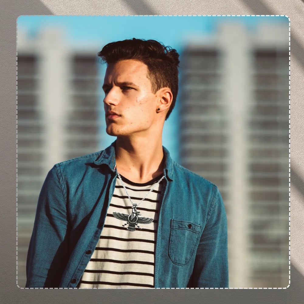 Vyriškas persiškas vėrinys su sparnuotu simboliu, plienas