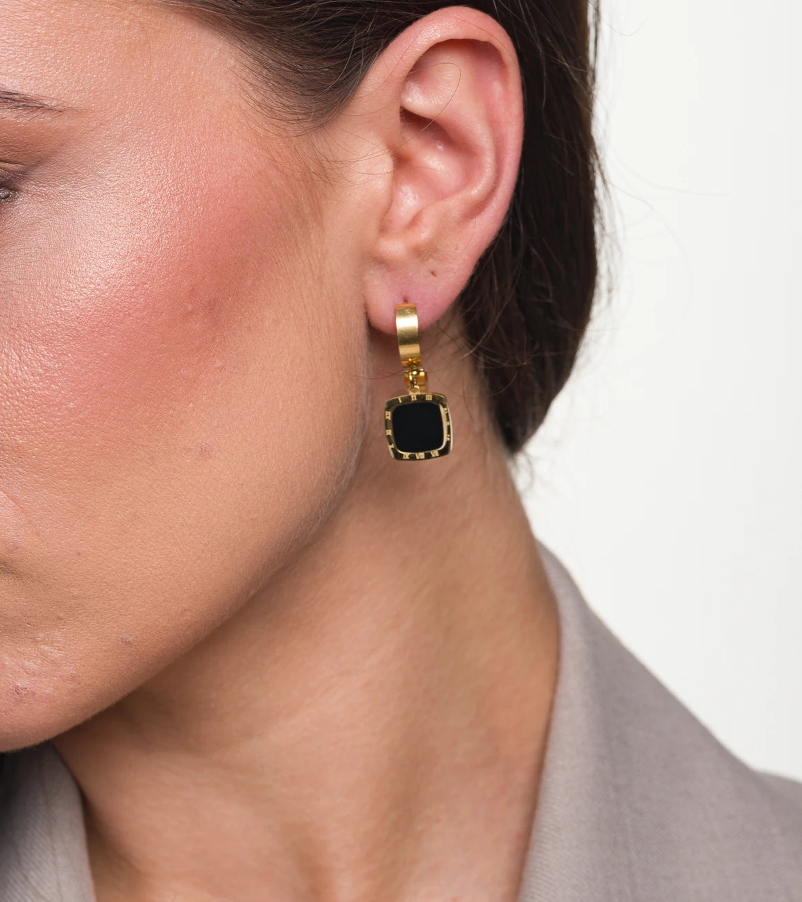 Auksinės spalvos kvadratiniai auskarai, chirurginis plienas