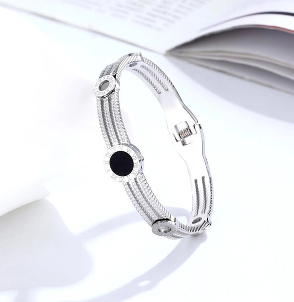 Sidabrinės spalvos apyrankė, chirurginis plienas