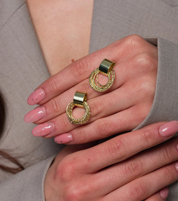 Moteriški retro stiliaus auksinės spalvos auskarai